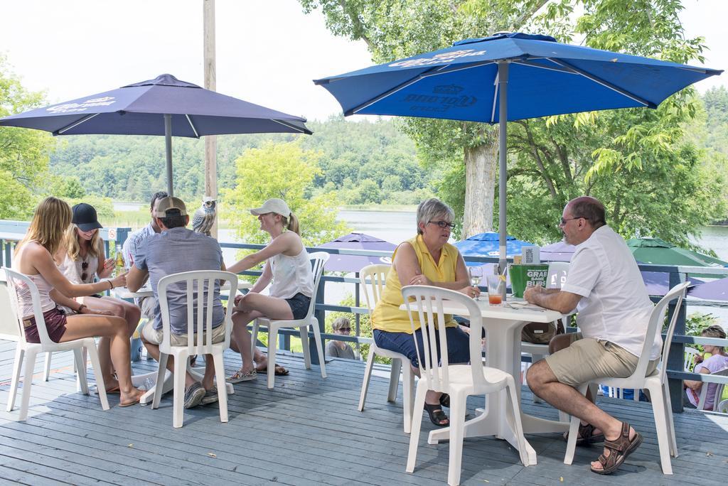 The Cove Inn Westport المظهر الخارجي الصورة